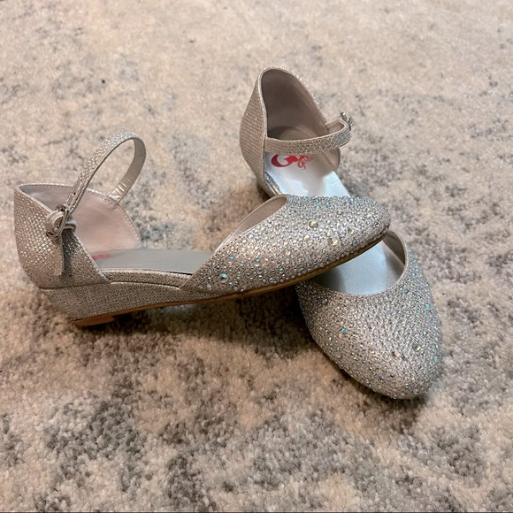 Gianni Bini Girls Dress Shoes - Picture 3 of 10